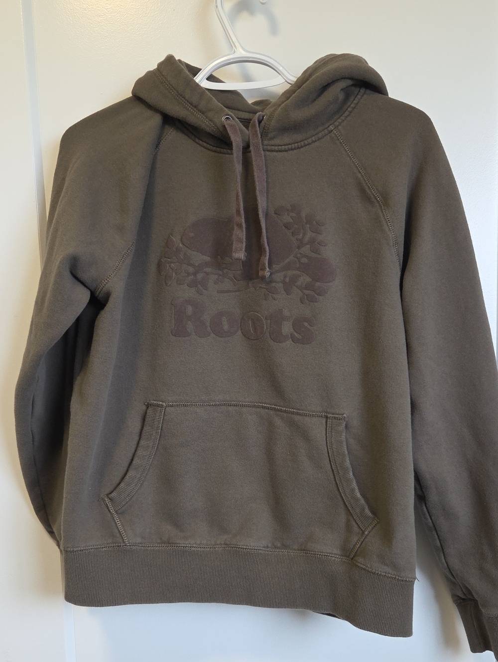 Roots Women's medium Olive Crewneck Hoodie